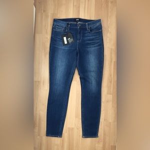 PAIGE Verdugo Ultra Skinny in Hampton, size 31. NWT.